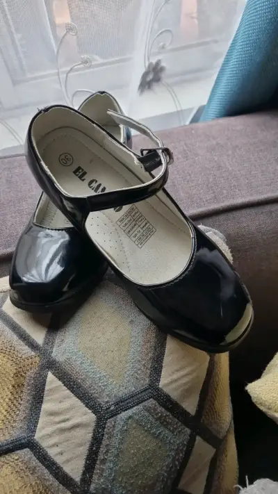 Zapatos de charol para niña talla 30 - miniatura 1