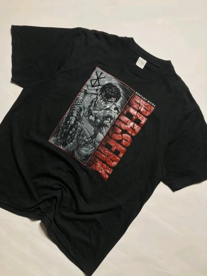 Polera Berserk megaprint - 3