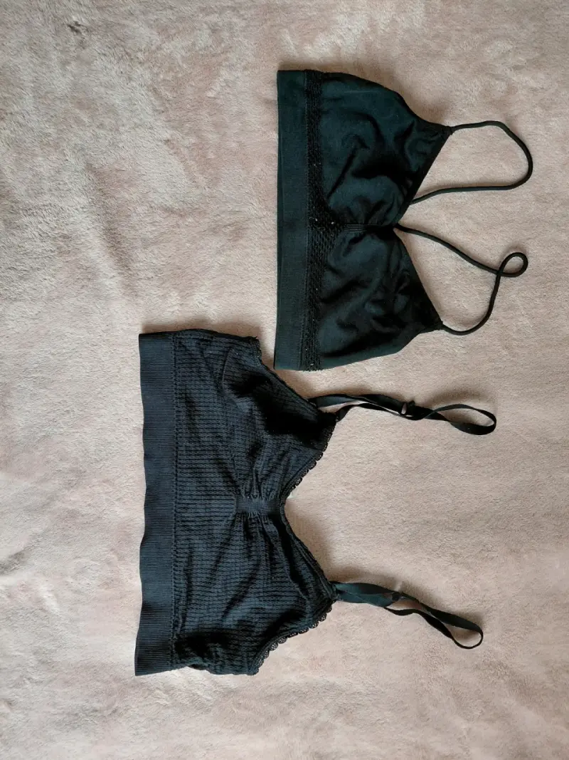Conjunto de bralettes negros de encaje