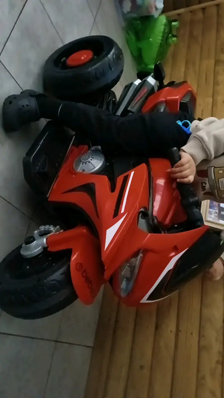 Moto eléctrica infantil Bebesit roja - 3