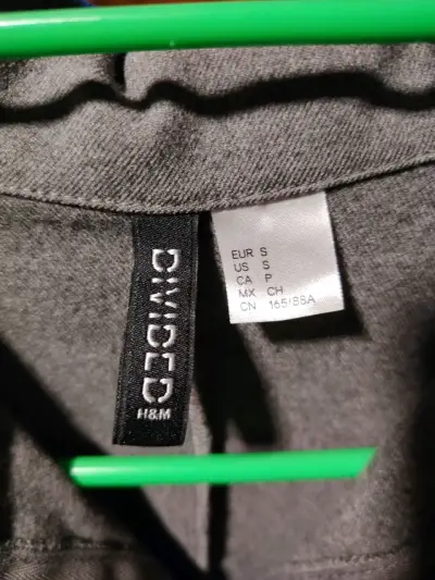 Vestido gris de oficina con cierre frontal - miniatura 3