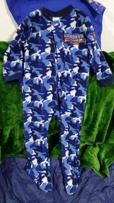 Pijama enterizo infantil camuflado azul - miniatura 1