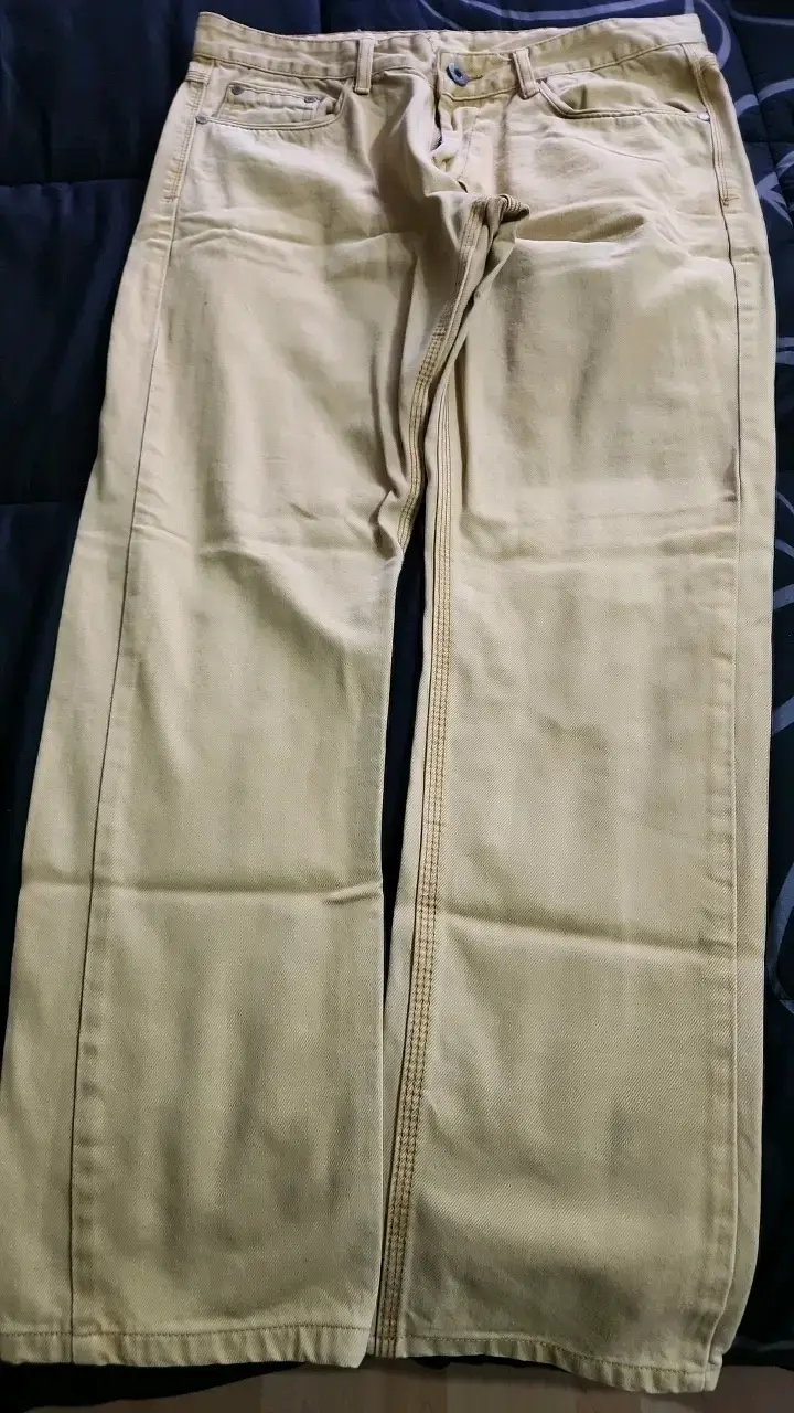 Pantalones de mezclilla beige para hombre