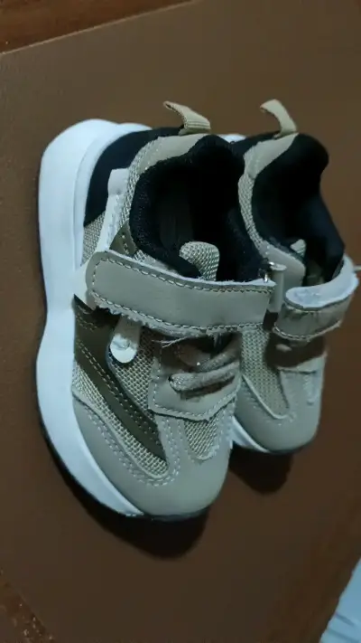 Zapatillas deportivas para niños color beige - miniatura 1