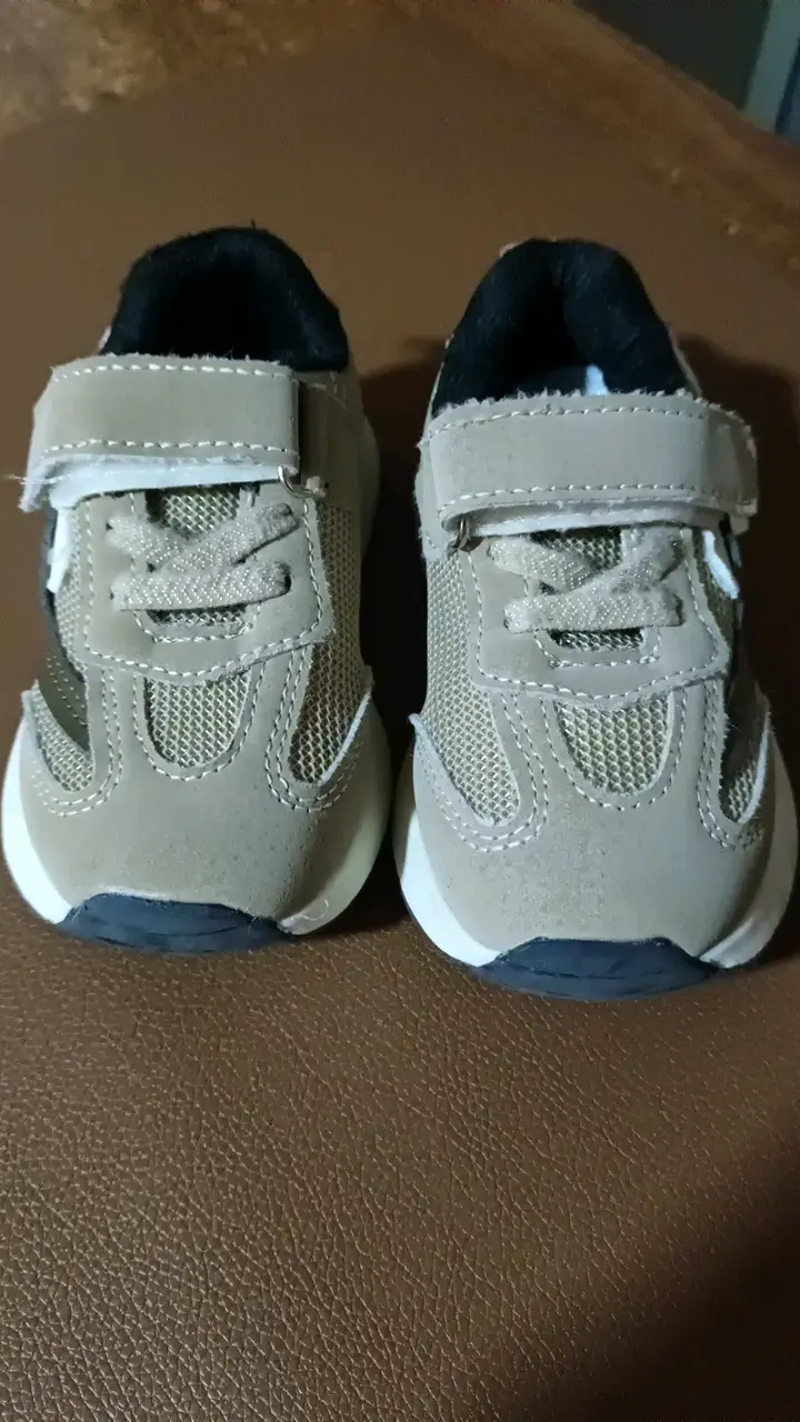 Zapatillas deportivas para niños color beige - 2