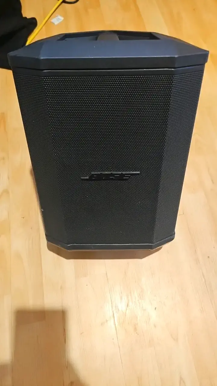 Parlante portátil Bose con sonido potente - 1