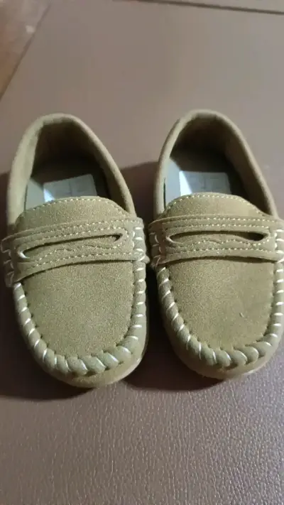 Mocasines de gamuza para niños color beige - miniatura 1