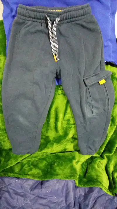 Pantalones deportivos azul marino con bolsillos - miniatura 2