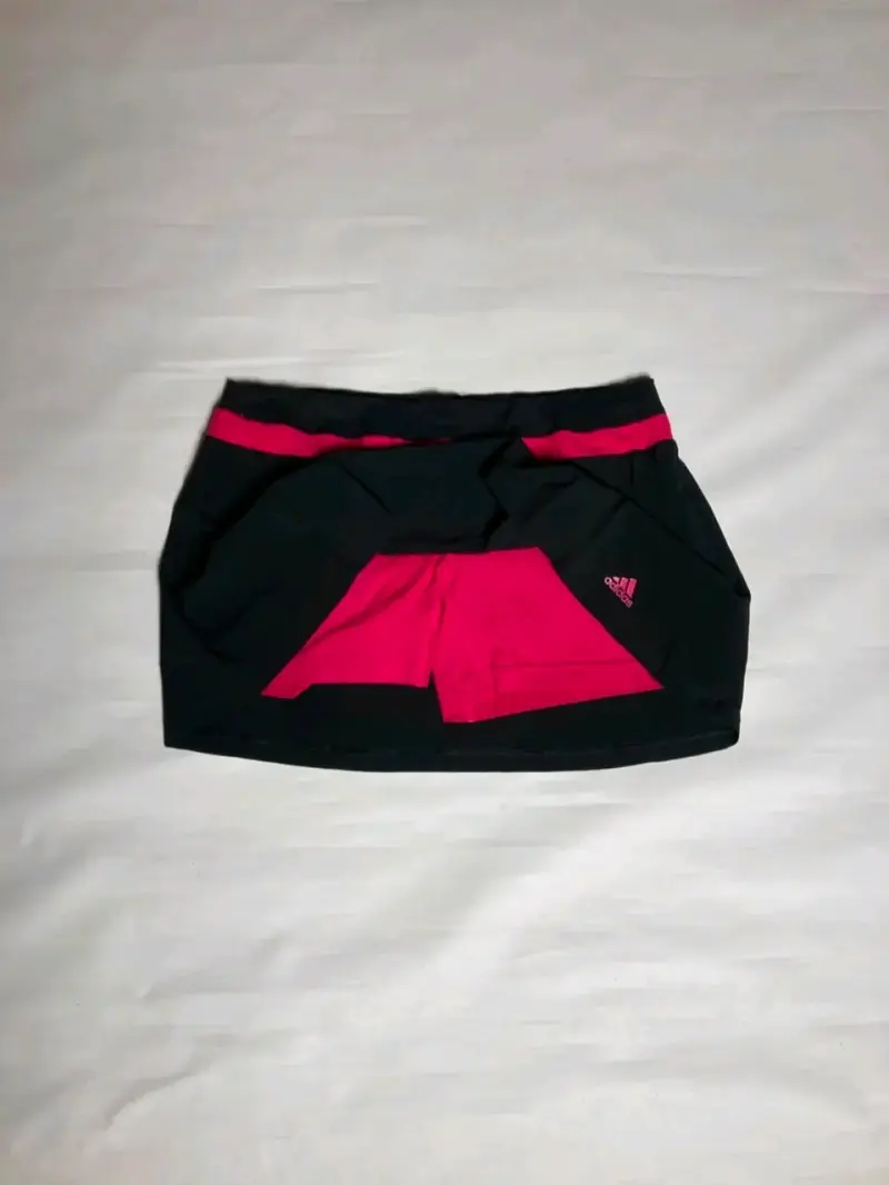 Falda con short adidas color negro y fucsia - 2