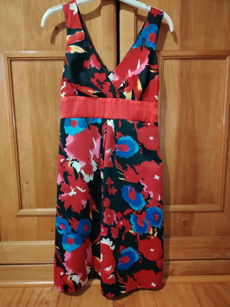 Vestido floral de verano con escote en V - 3