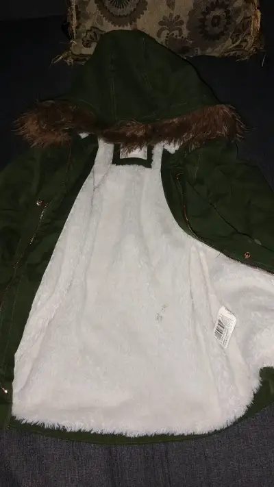 Parka verde con capucha de piel sintética - miniatura 1