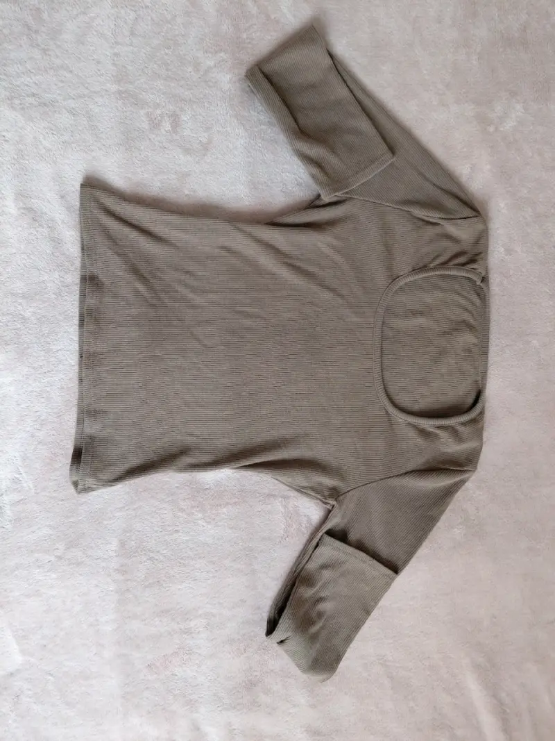Polera manga larga color beige para mujer