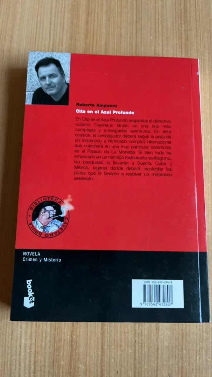 Libro 'Cita en el Azul Profundo' de Roberto Ampuero - 2