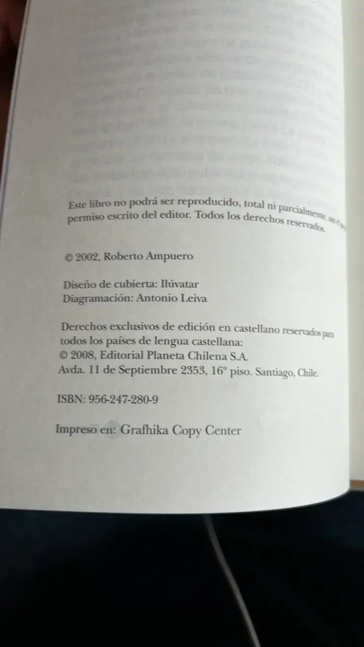 Libro 'Cita en el Azul Profundo' de Roberto Ampuero - 3