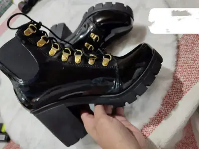 Botines negros de charol con plataforma - miniatura 1
