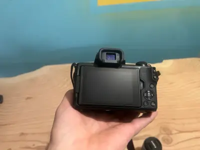 Canon EOS M50 Mark II + 2 Objetivos + accesorios - miniatura 4