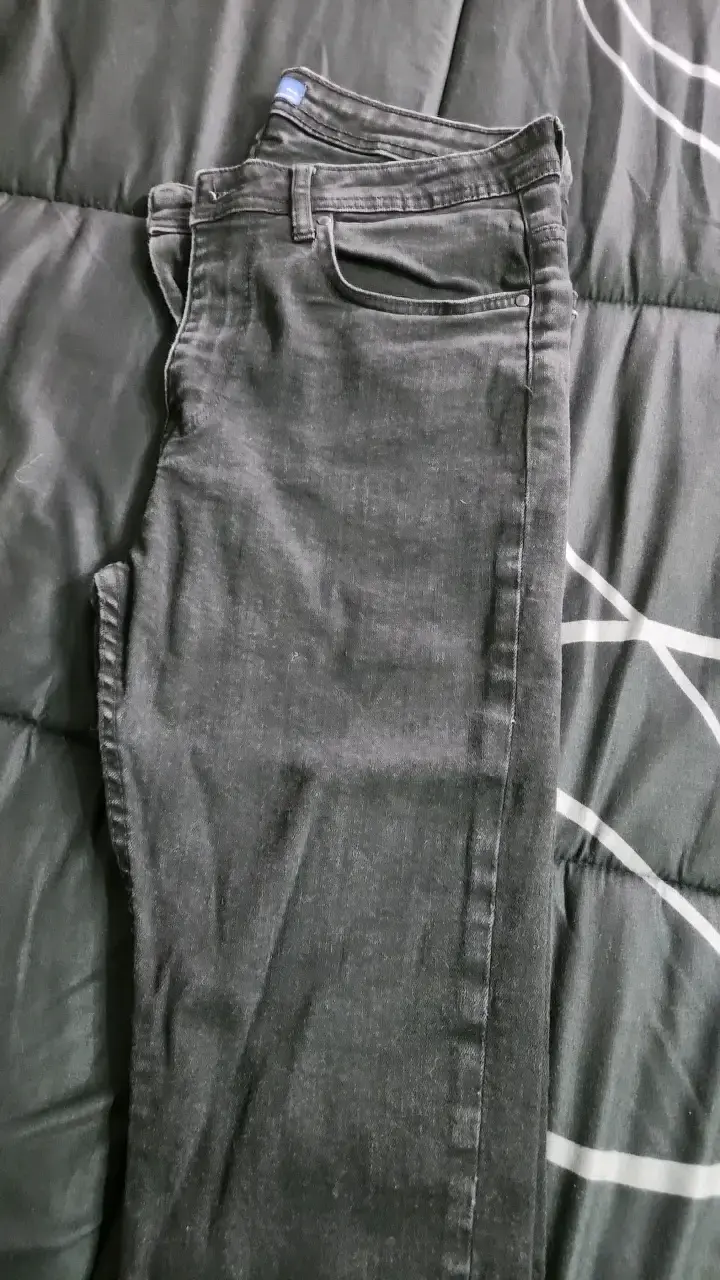 Jeans negros de mezclilla para hombre