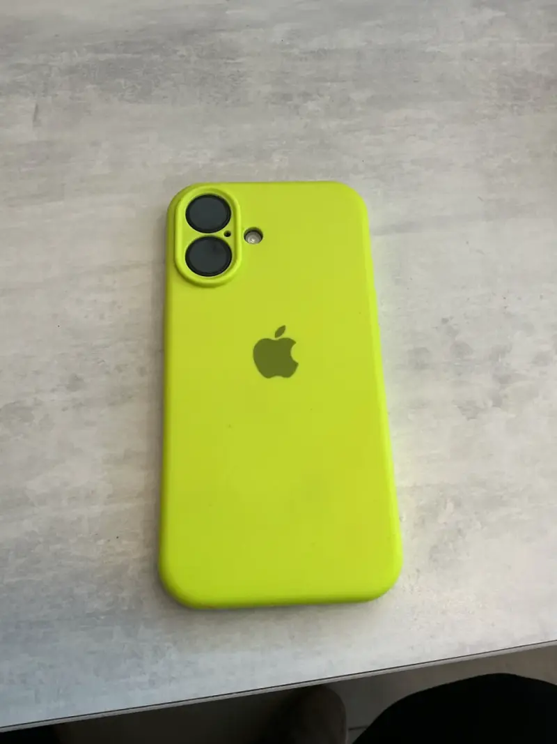 iPhone 16 128 gb incluye 2 carcasa - 2