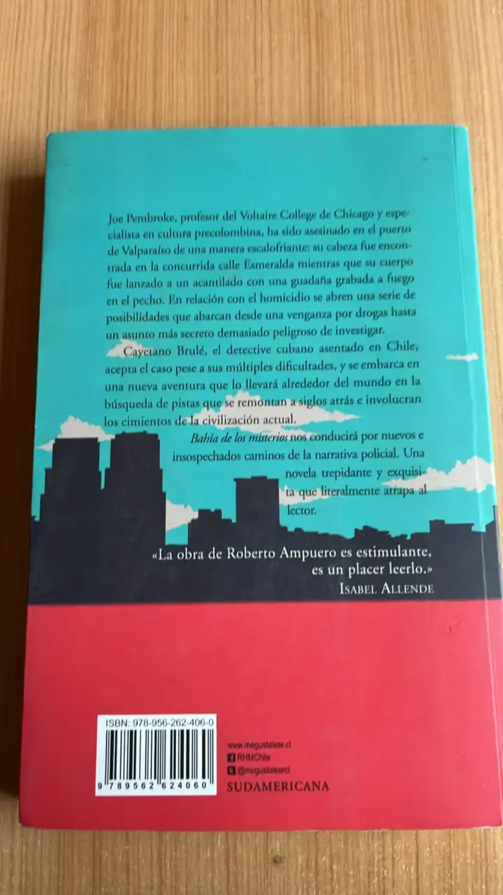Libro 'Bahía de los misterios' de Roberto Ampuero - 2