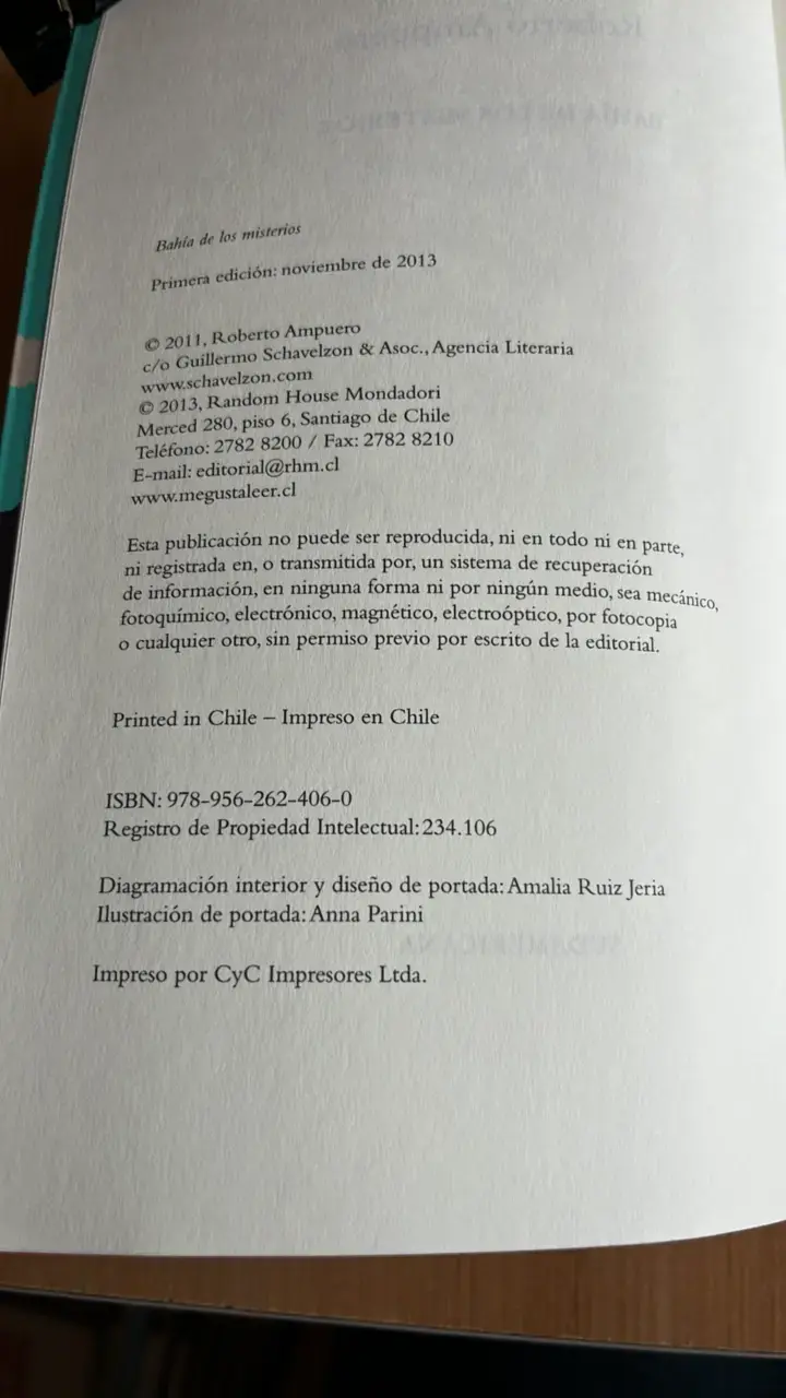 Libro 'Bahía de los misterios' de Roberto Ampuero - 3