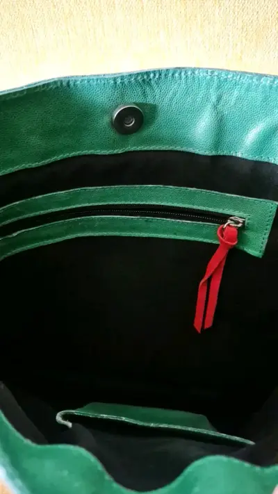 Bolso de mano grande rojo y verde con cadena - miniatura 2