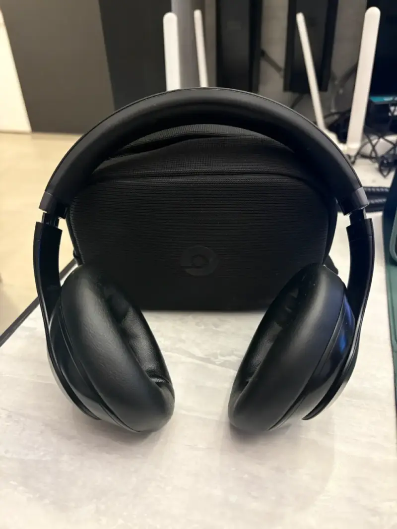 Audífonos Beats Studio Pro - 1