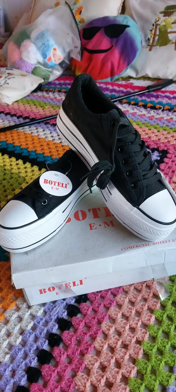 Zapatillas negras Boteli E-M con plataforma