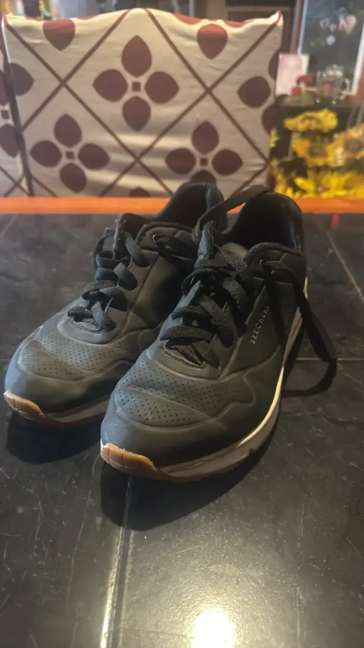 Zapatillas deportivas negras Skechers para hombre