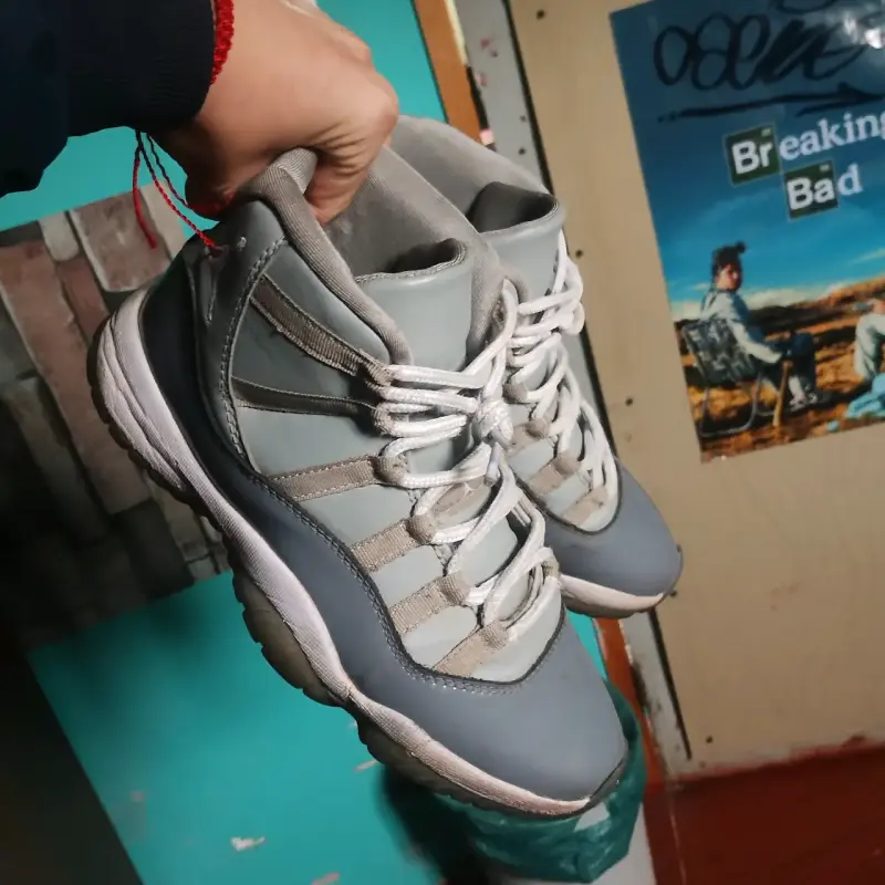 Jordan 11 Cool Grey talla 40 detalles al Dm - 3