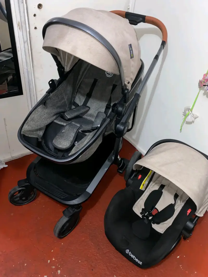 Coche de bebé Bebesit con capota beige - 2