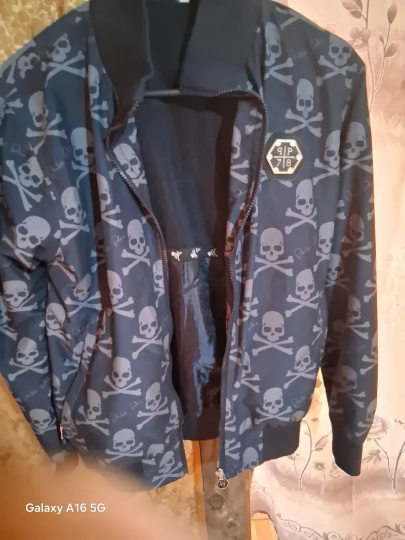 Chaqueta con diseño de calaveras para hombre - 1