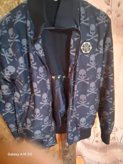 Chaqueta con diseño de calaveras para hombre - miniatura 1