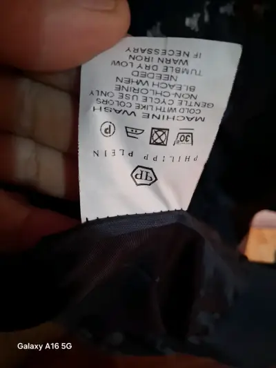 Chaqueta con diseño de calaveras para hombre - miniatura 2