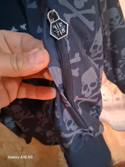 Chaqueta con diseño de calaveras para hombre - miniatura 4