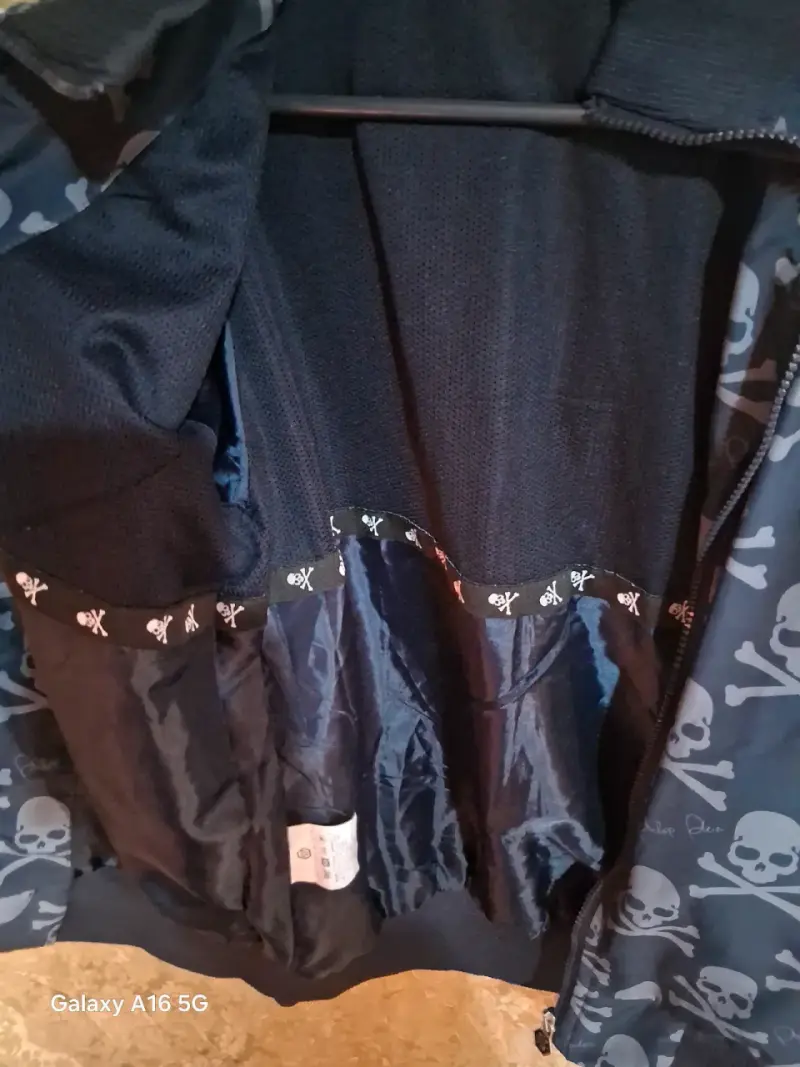 Chaqueta con diseño de calaveras para hombre - 5