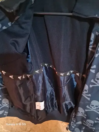 Chaqueta con diseño de calaveras para hombre - miniatura 5