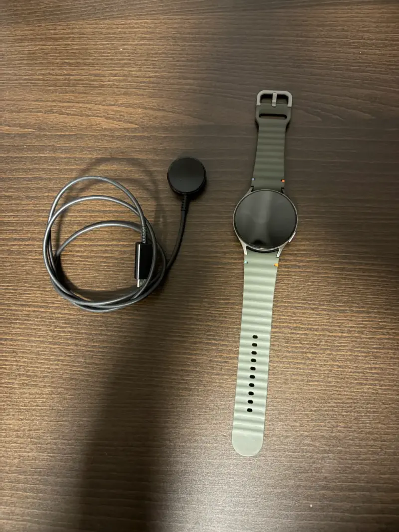 Reloj inteligente con cargador magnético - 1