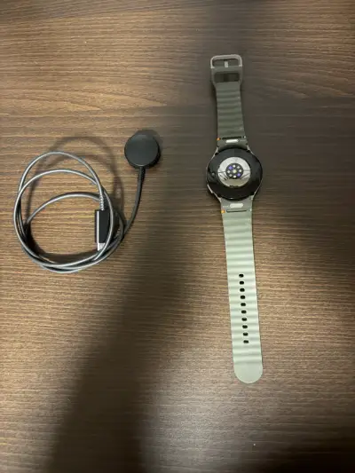 Reloj inteligente con cargador magnético - miniatura 4