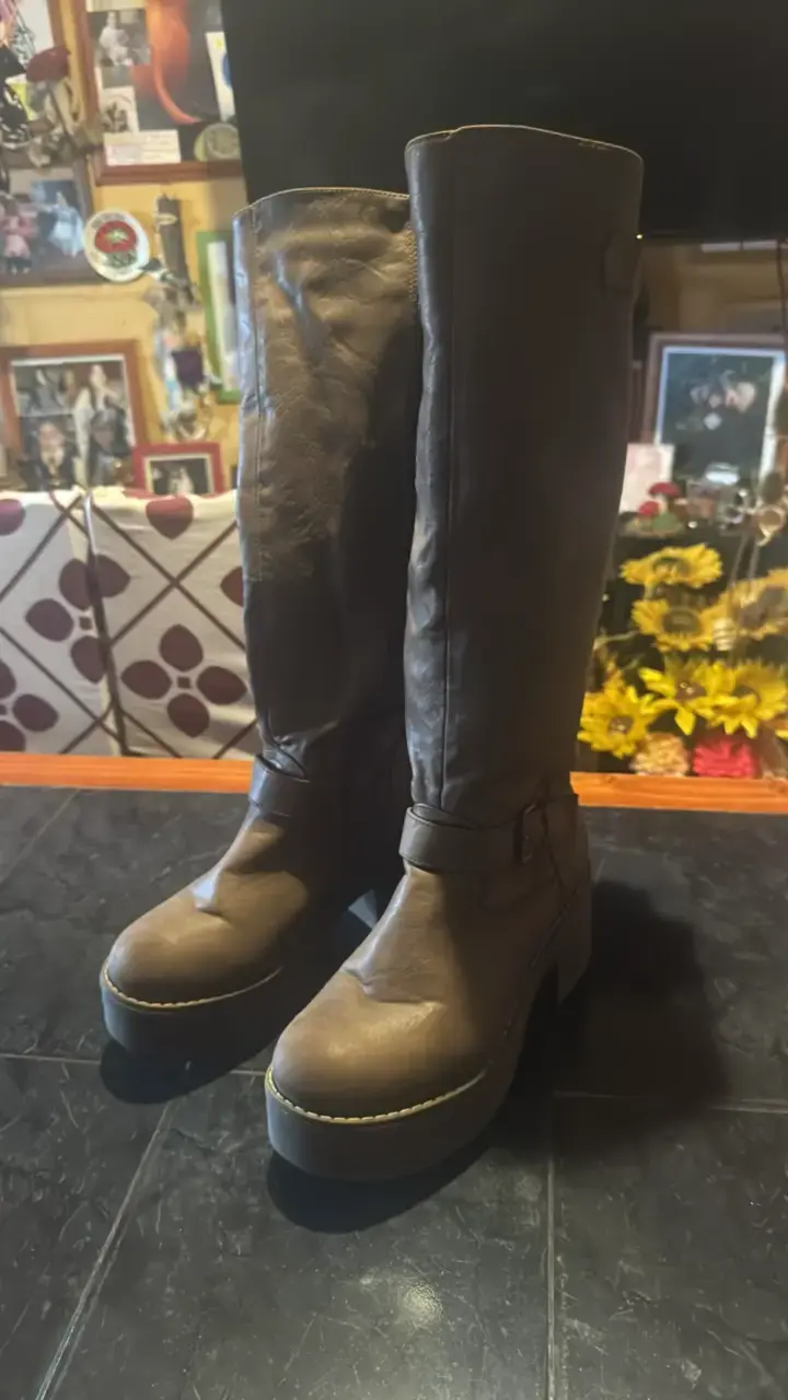 Botas de cuero marrón con plataforma
