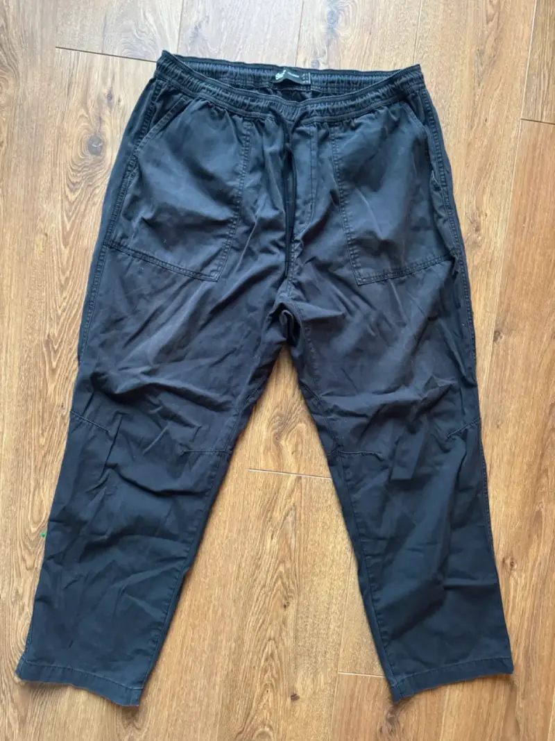 Pantalón Pull&Bear negro casual hombre talla L - 1