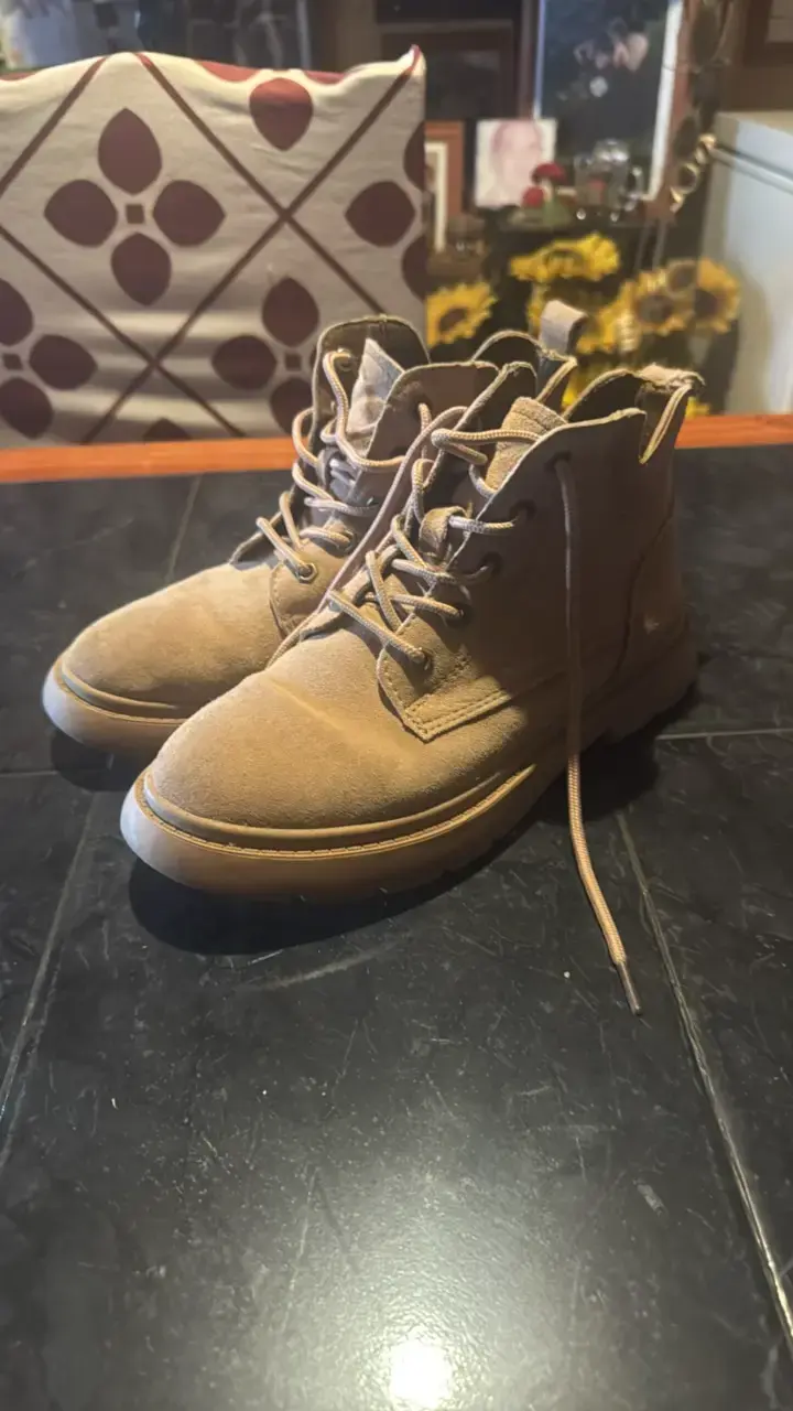 Botas de gamuza beige para mujer