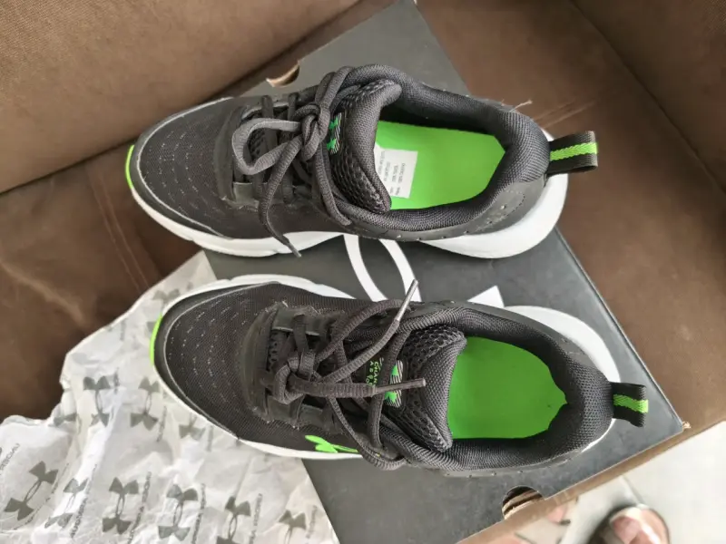 Zapatillas deportivas Under Armour negras y verdes - 2