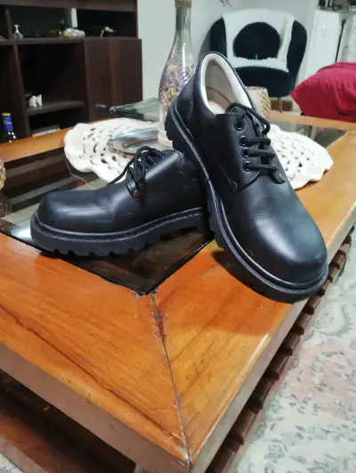 Zapatos de cuero negro para hombre nuevos - miniatura 1