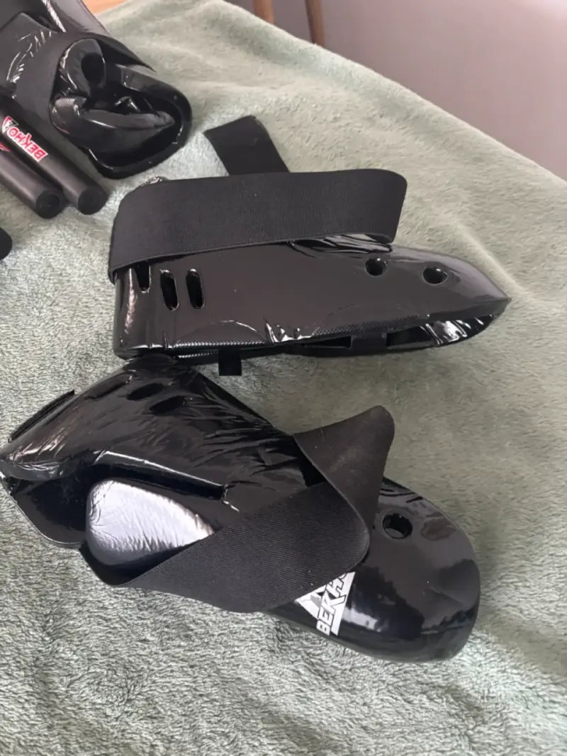Protectores de pies para artes marciales Bekyo negros