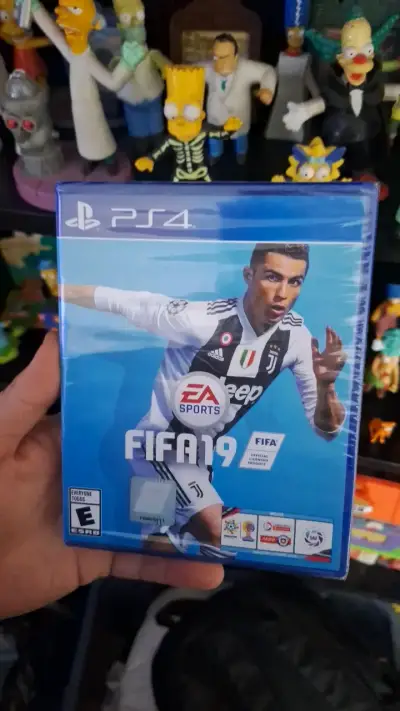 FIFA 19 para PS4 sellado nuevo - miniatura 1