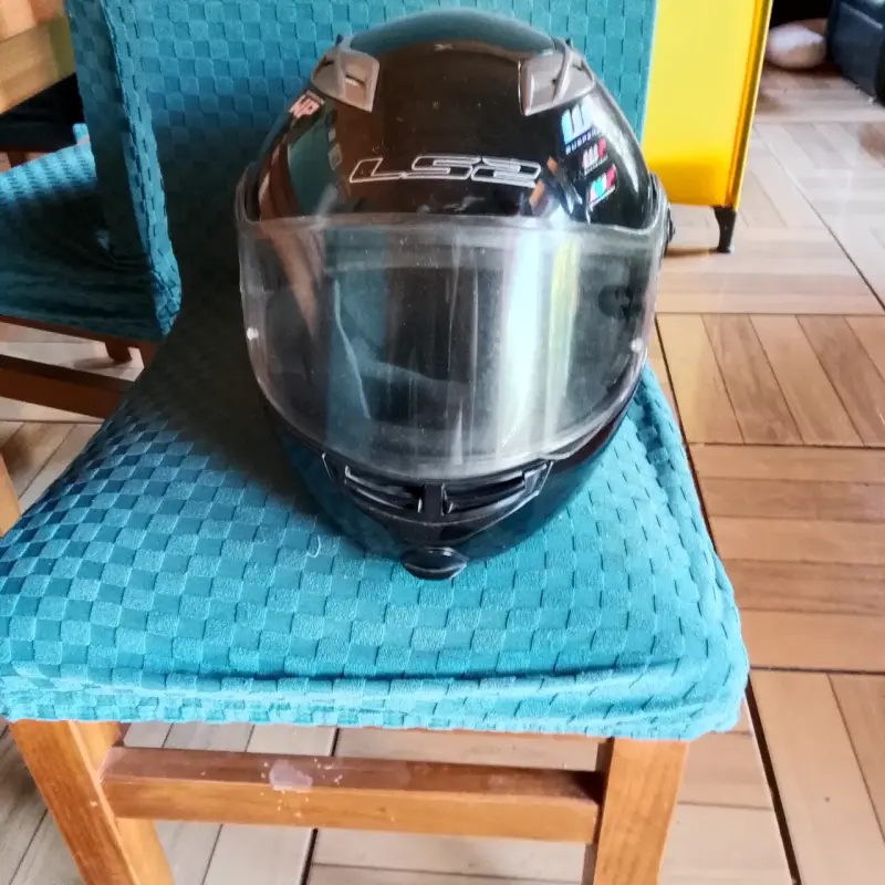 Casco de moto LS2 negro con visera - 3