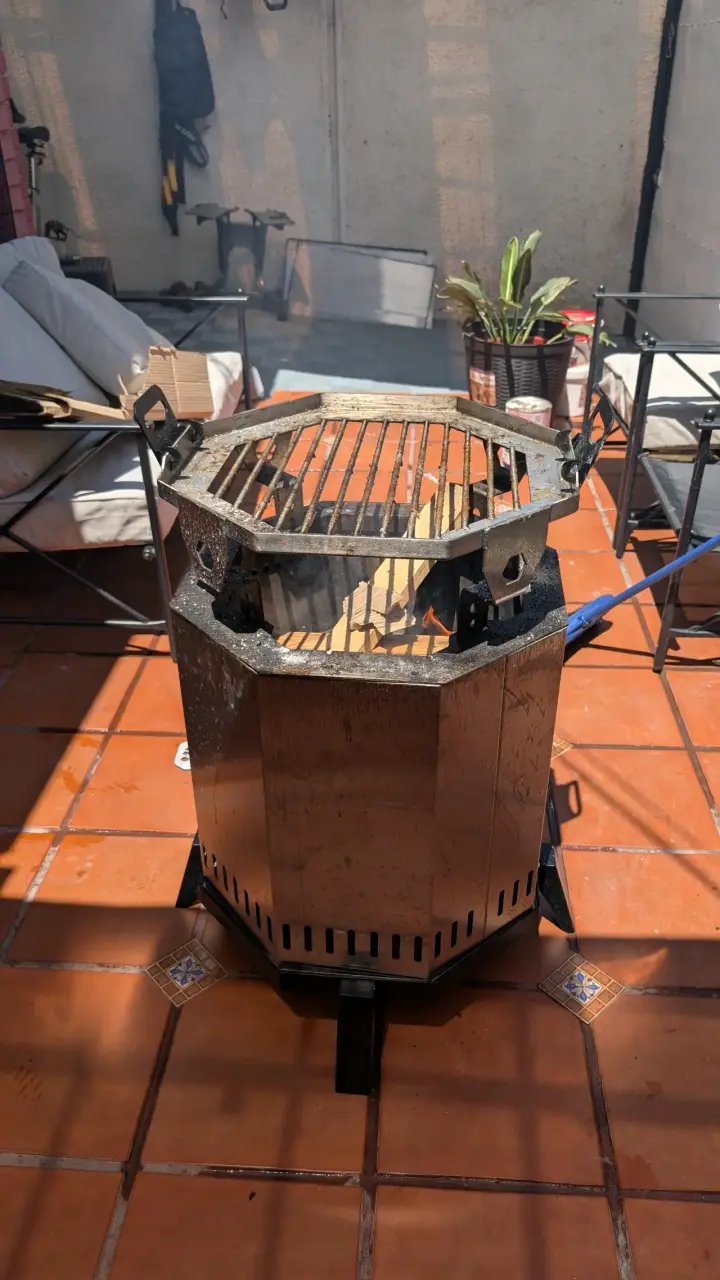 Parrilla de carbón octagonal con asas - 5