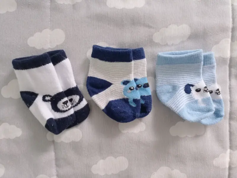 Set de gorros, mitones y calcetines para bebé - 2