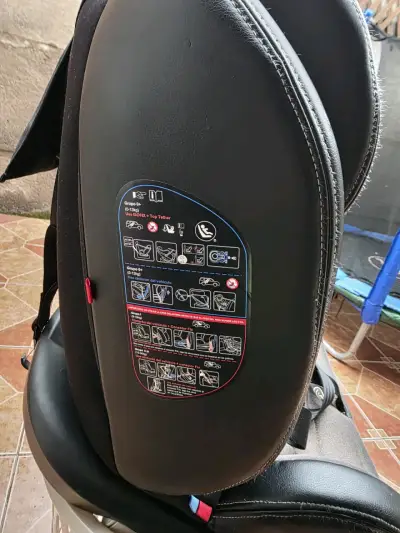 Silla de auto Infanti gris con cinturón ajustable - miniatura 4