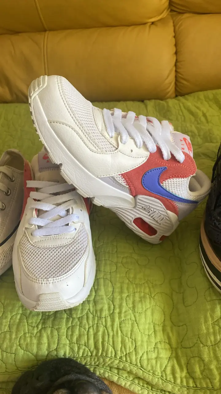 Zapatillas deportivas Nike Air Max blancas y rojas